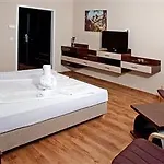 Ezuesthid 4* Veszprem
