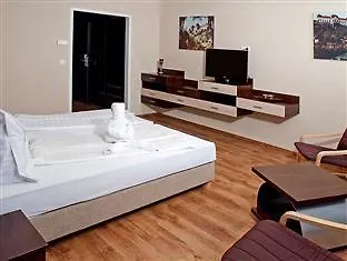 Ezuesthid 4* Veszprem