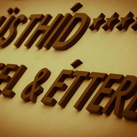 Ezüsthíd Hotel 4*